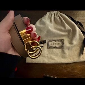 GUCCI • 80 • GG Marmont reversible thin leather belt